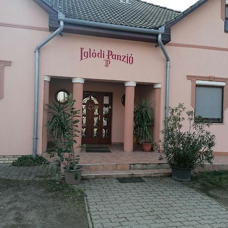 Hotel Iglodi Panzio à Kunszentmárton Extérieur photo