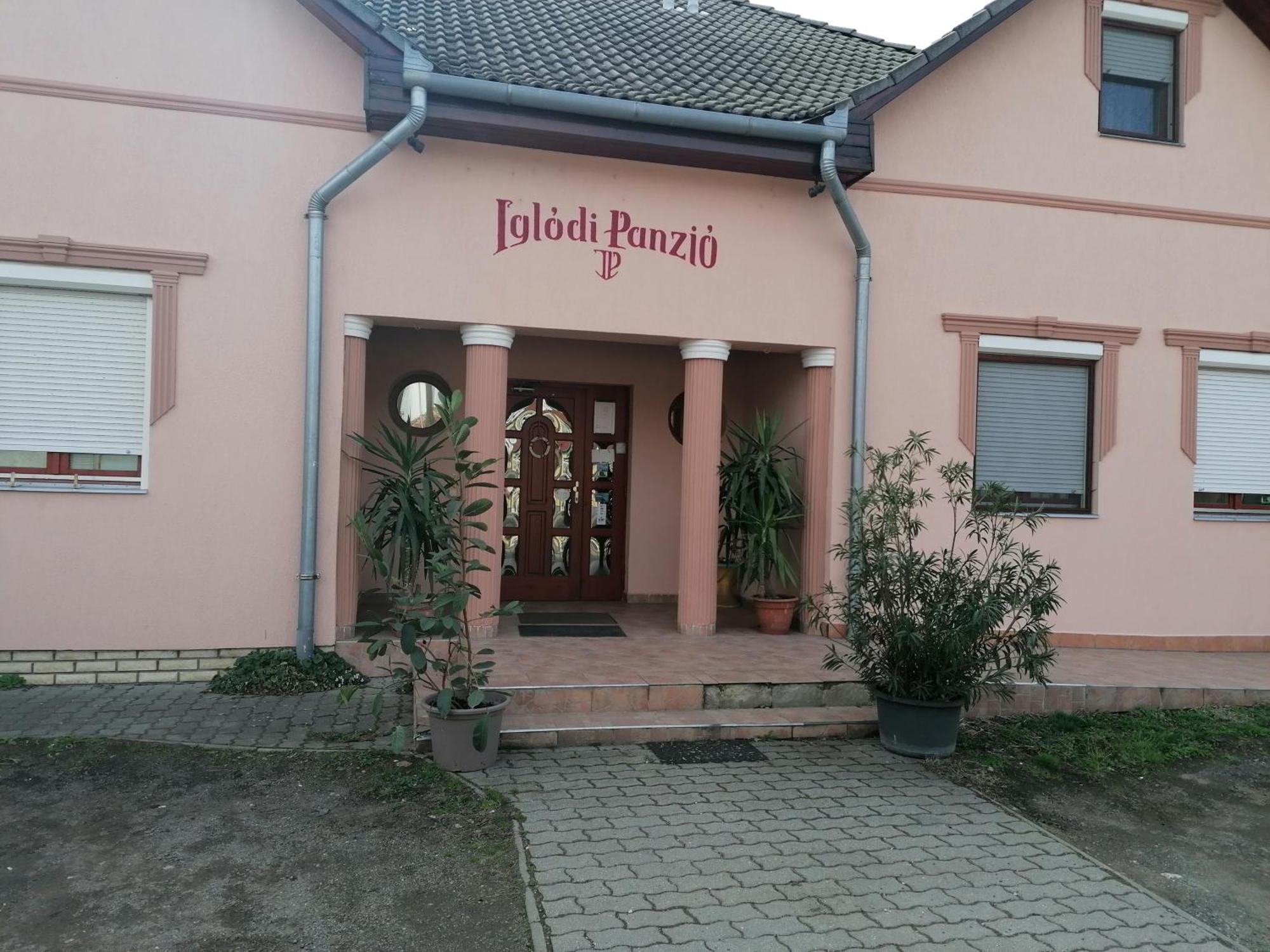 Hotel Iglodi Panzio à Kunszentmárton Extérieur photo