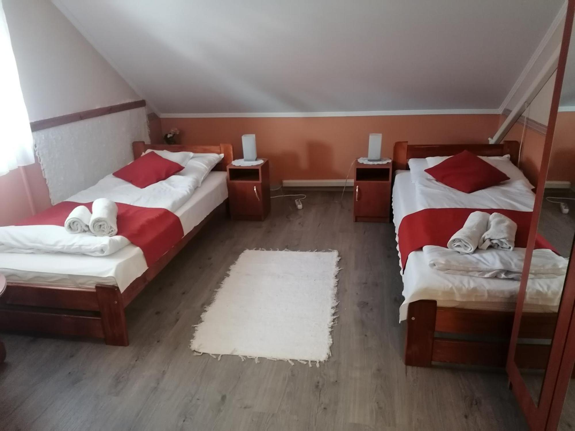Hotel Iglodi Panzio à Kunszentmárton Extérieur photo