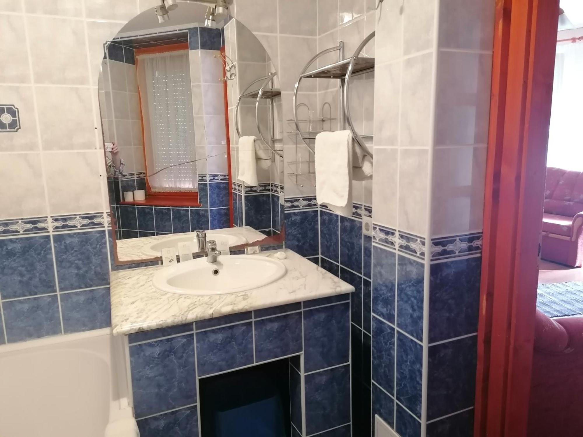 Hotel Iglodi Panzio à Kunszentmárton Extérieur photo