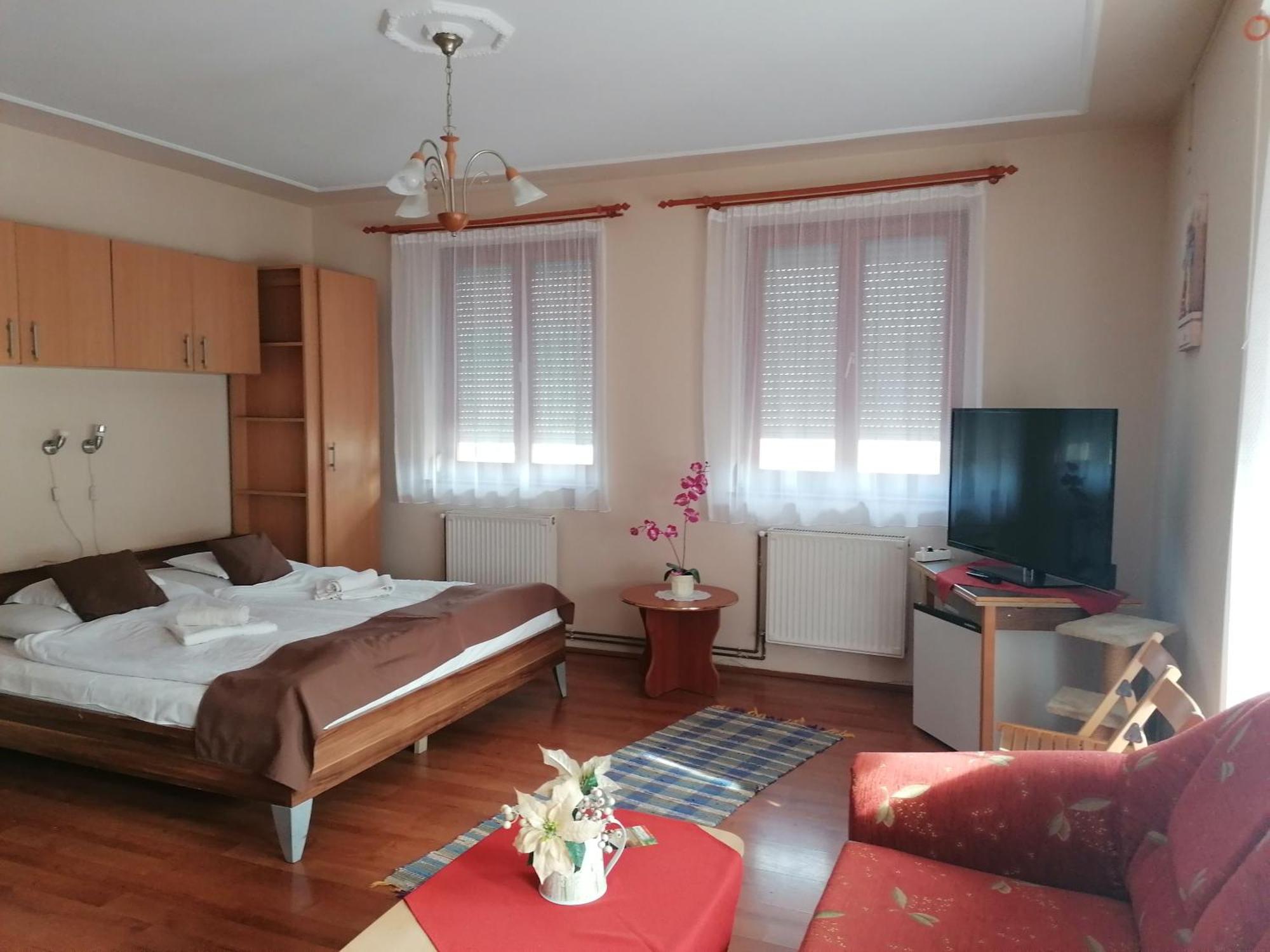 Hotel Iglodi Panzio à Kunszentmárton Extérieur photo