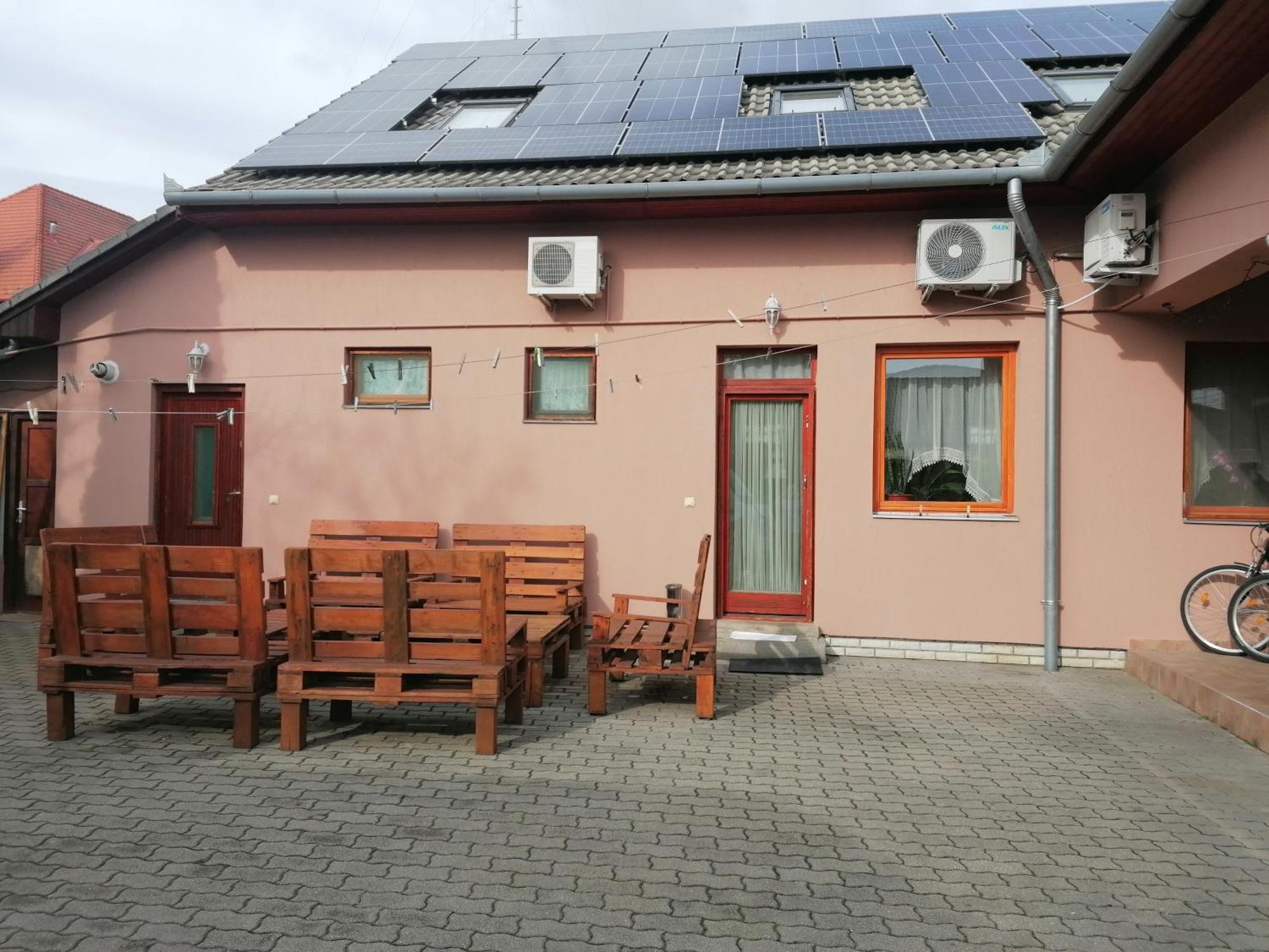 Hotel Iglodi Panzio à Kunszentmárton Extérieur photo