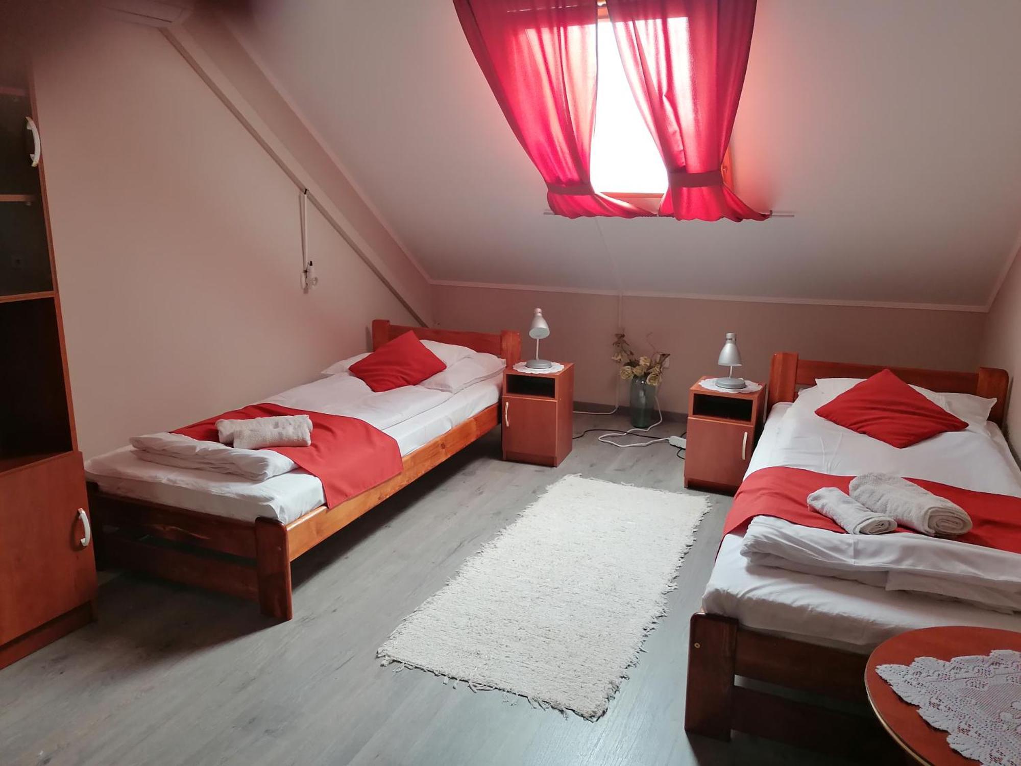 Hotel Iglodi Panzio à Kunszentmárton Extérieur photo