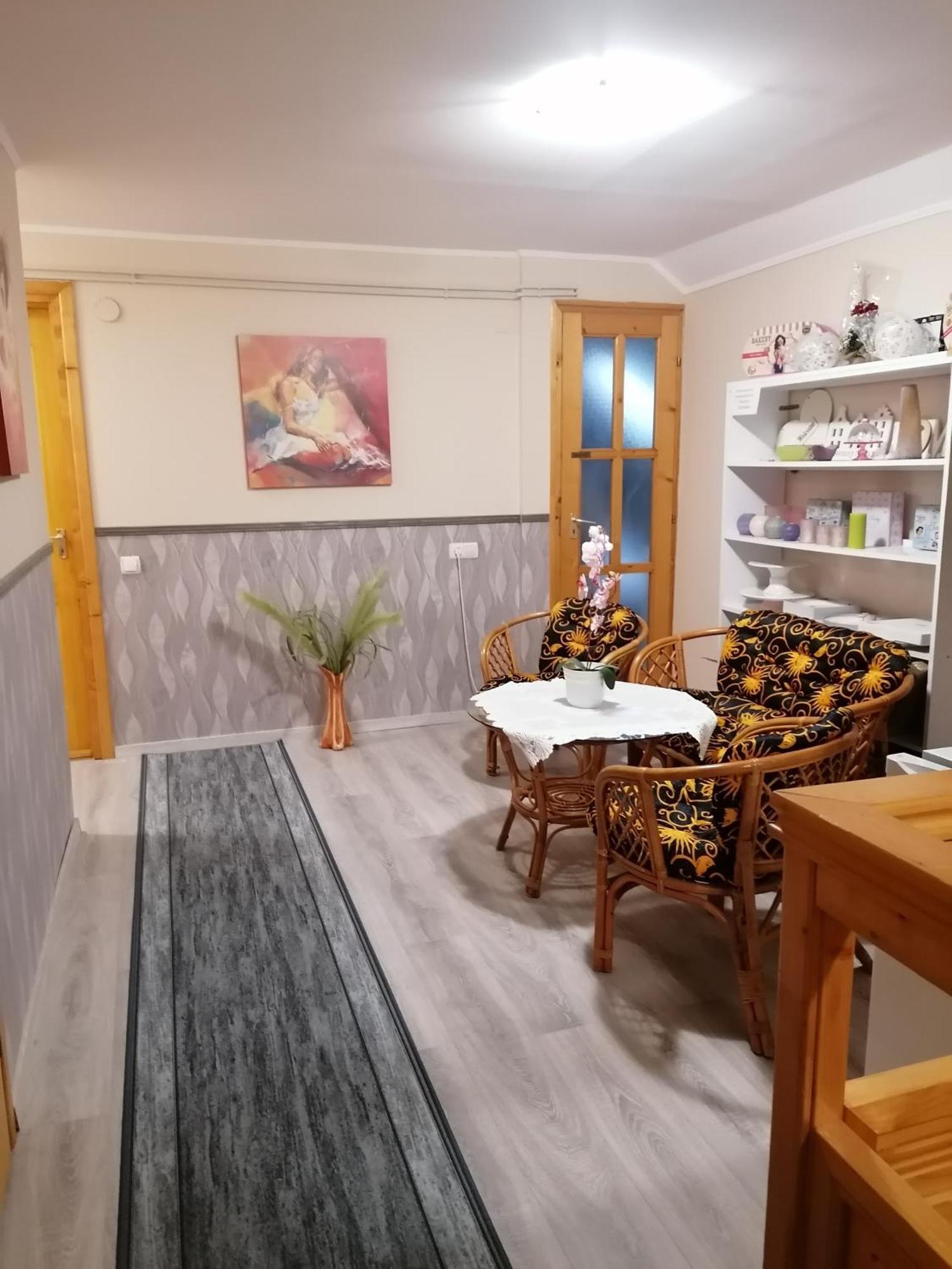 Hotel Iglodi Panzio à Kunszentmárton Extérieur photo